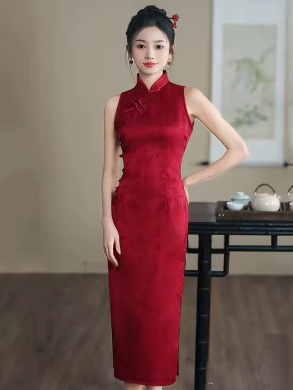 Classic Sleeveless Red Cheongsam Dress - Elegant Mandarin Collar in burgundy